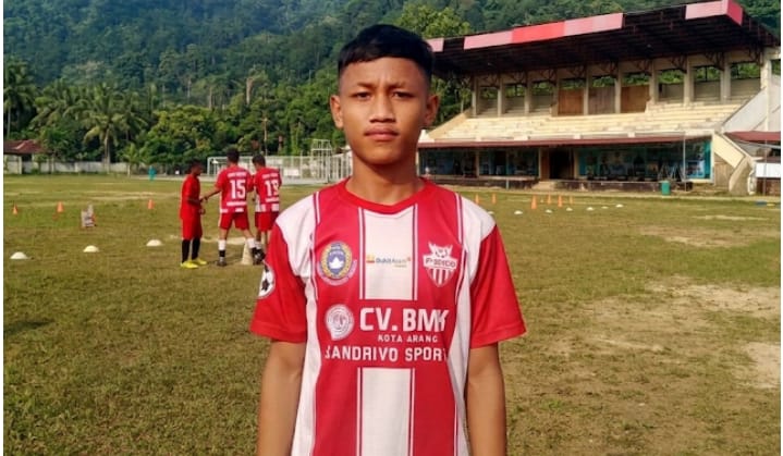 Cristiano Micel Siregar, pemain muda berbakat SSB PSKS Sawahlunto yang siap berlaga di Kejurnas Piala KONI Pusat VII 2026 di Jakarta. (foto/istimewa)